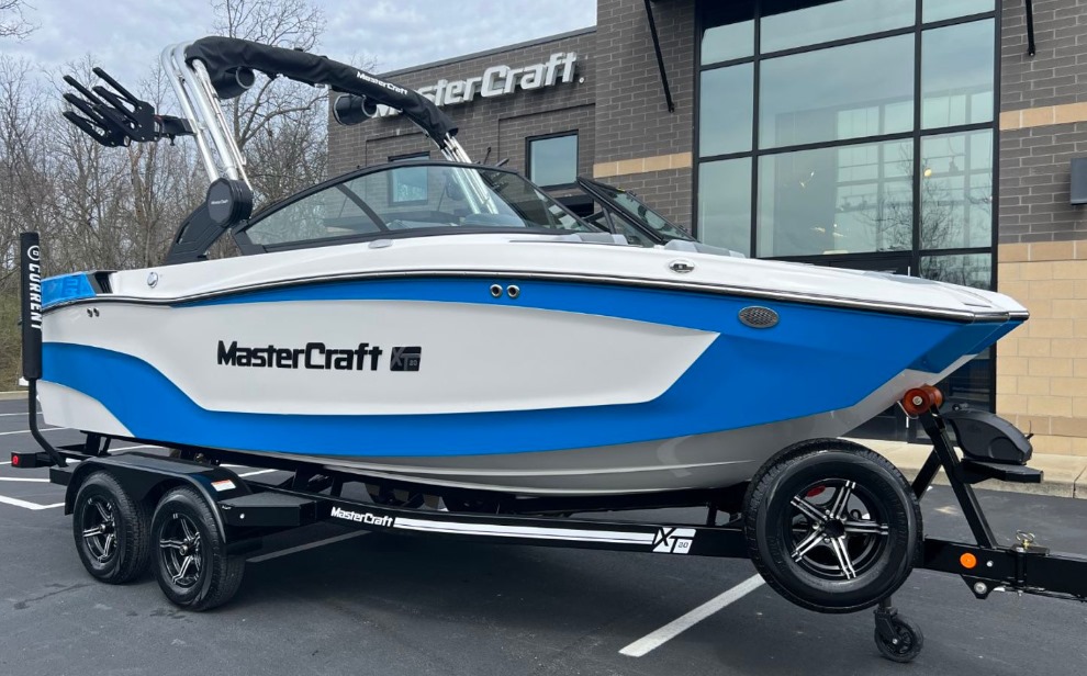 New MasterCraft XT20 Surf Boat Rentals on Lake Powell