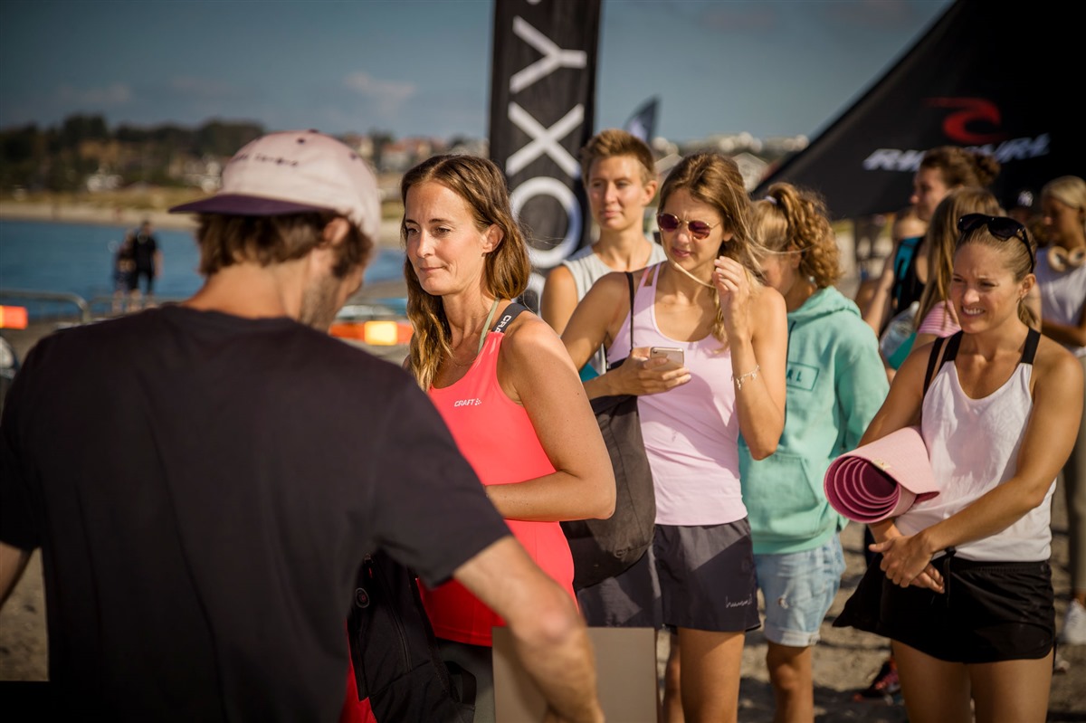 Kö till anmälan för #roxyfitness Foto: Mikael Linder.