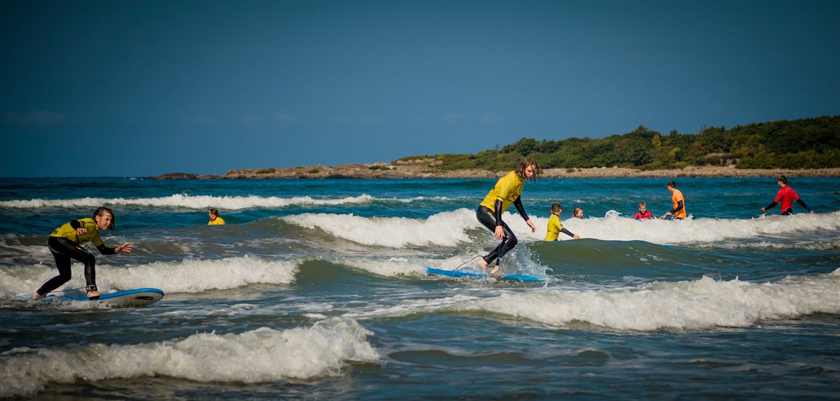 Lapoint och surfers höll surfskola hela dagen.
Foto: Mikael Linder.